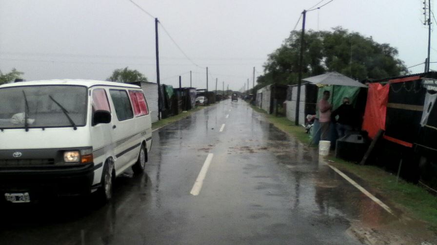 Distribuyendo. Las mercadería en la zona de los kilómetros.