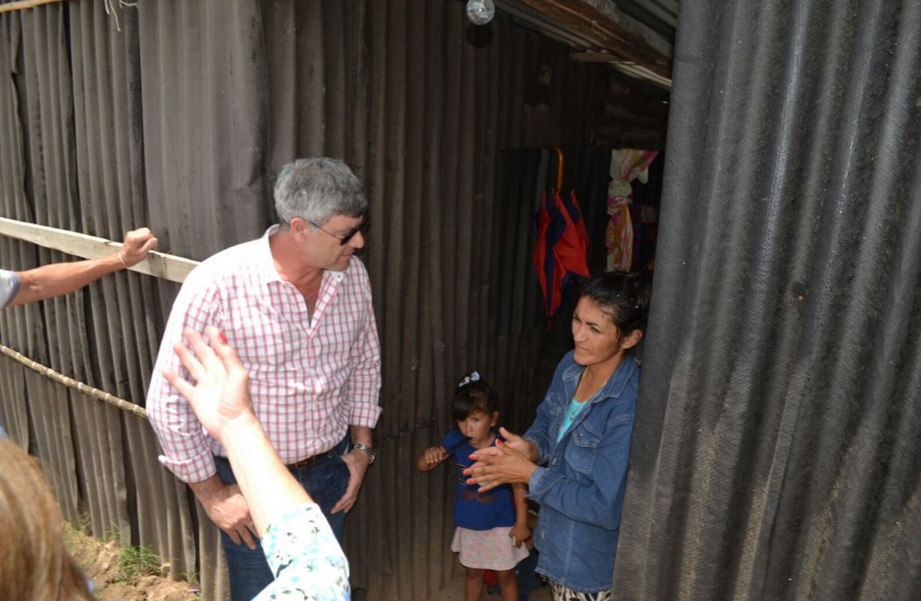 Charla. Con miembros de las familias damnificadas por la creciente de los ríos. 