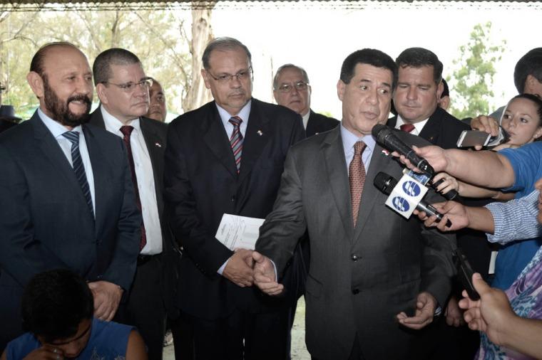 Formosa. El Presidente, Horacio Cartes visitó a sus compatriotas evacuados en la ciudad Capital.