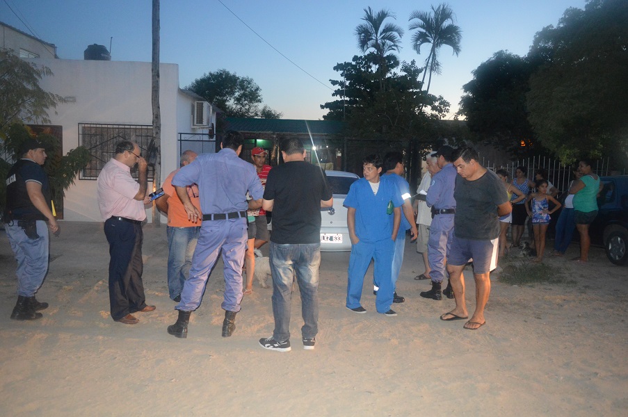 La policía y testigos del hecho en el lugar.