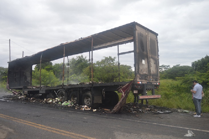 El vehículo siniestrado en la vera de la Ruta 11.