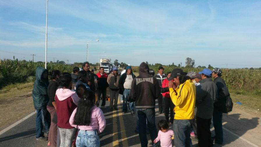 Esta mañana los manifestantes se reunieron en asamblea para definir acciones. 