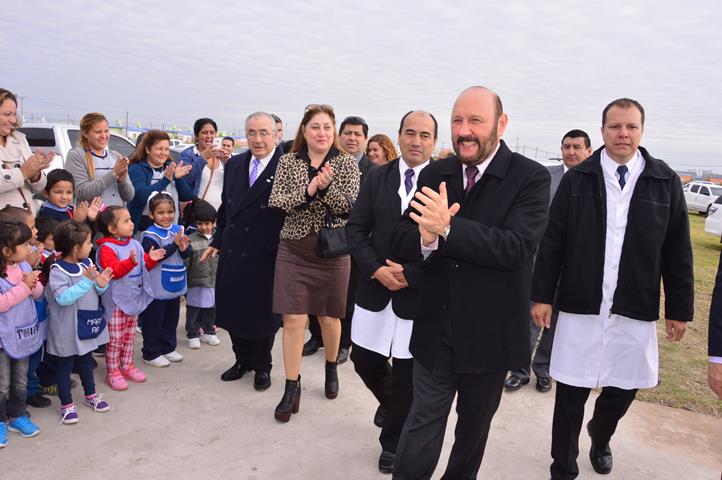 El gobernador Insfrán inauguró obras y le contestó a María Young, la docente clorindense. 