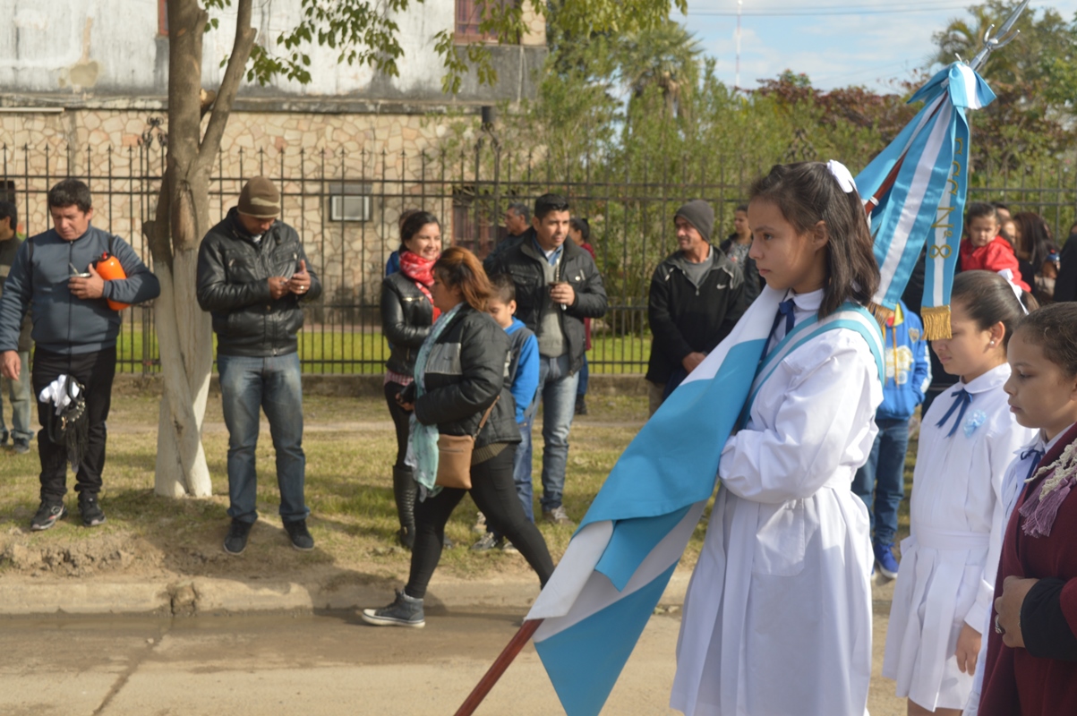 Una de las alumnas abanderadas en el acto de la jura.