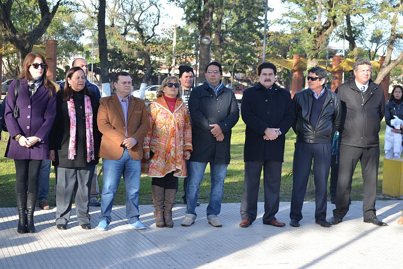 Autoridades presentes en el acto por el día del Periodista.
