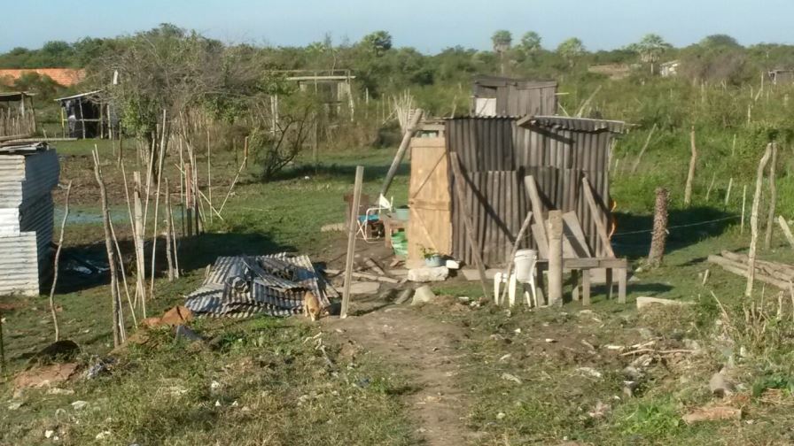 La casa donde vive Rosa con su hijo por Av. Marana.