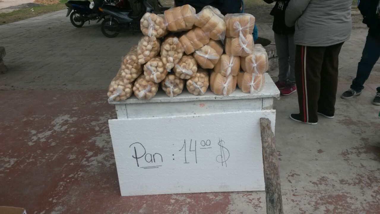 El kilo de pan a 14 pesos, se vendió rápidamente por supuesto.
