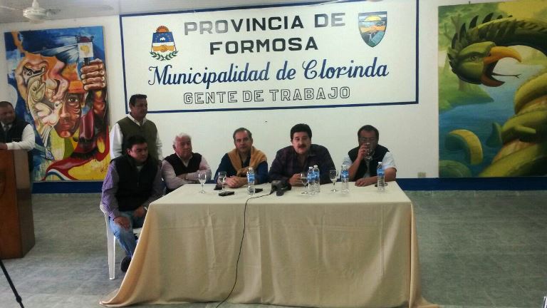 El ministro de la comunidad, Aníbal Gómez, el intendente, Manuel Celauro entre otros funcionarios.
