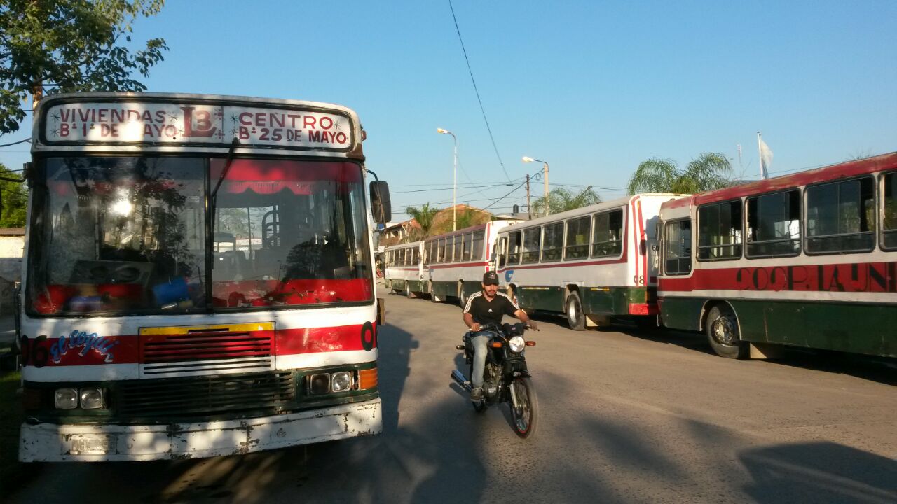 Sorprendió a los transeúntes la protesta de los colectiveros