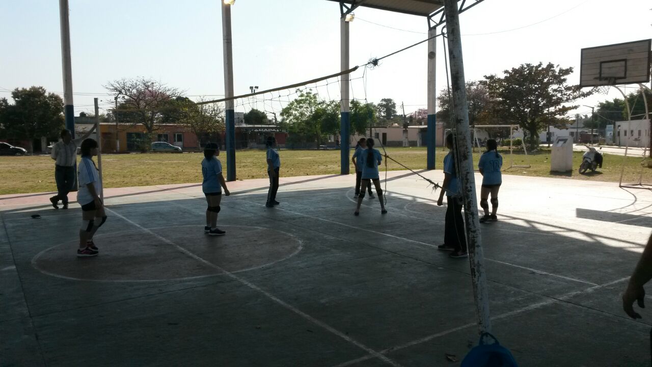 Los chicas en plena acción en el Playón Yin González.