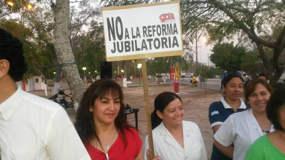 Docentes participaron de la manifestación en contra a la reforma juratoria. 