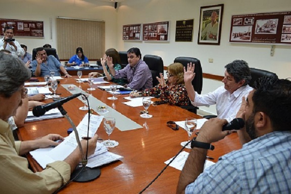 Los ediles al momento de la votación.