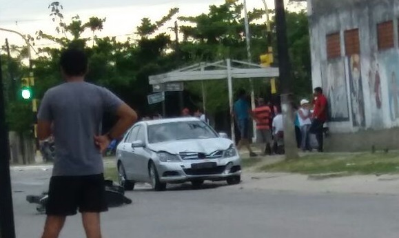 Así quedó el Mercedes luego del siniestro.