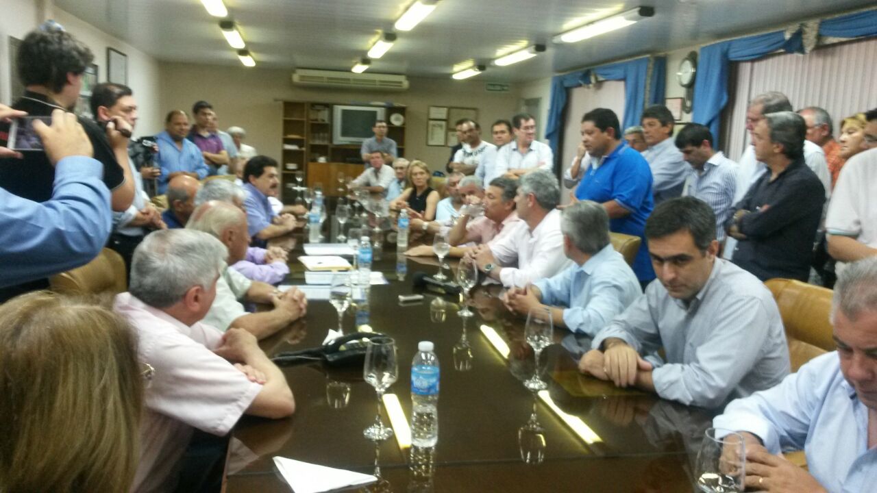 De la reunión participaron autoridades de organismos nacionales y el Intendente local. 