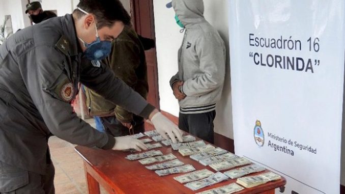 dolares