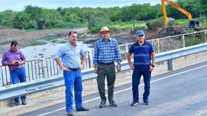 supervisando-los-trabajos-en-puente-Riacho-salado-ruta-16-pozo-del-tigre-agenfor-681x454