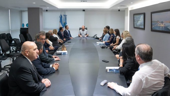 Gildo-con-diputados-1-1140x759