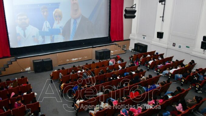 Cine-gratuito-imagen-de-archivo