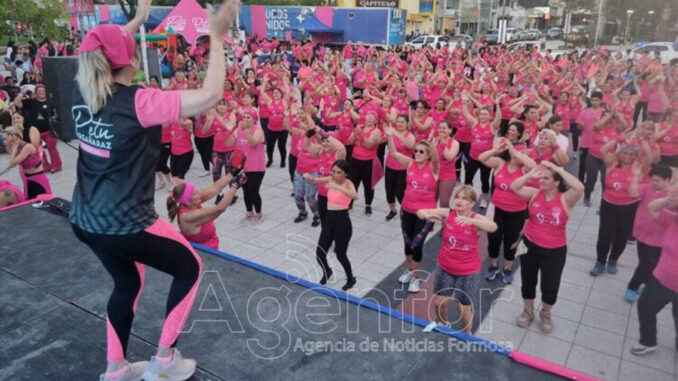 Zumba-Rosa-en-la-Plaza-San-Martin-1-750x563